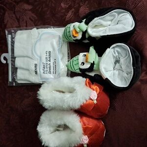 Holiday Infant Baby Connection Shoes Red w/white Fur & Penguins  Size: Small 1-2